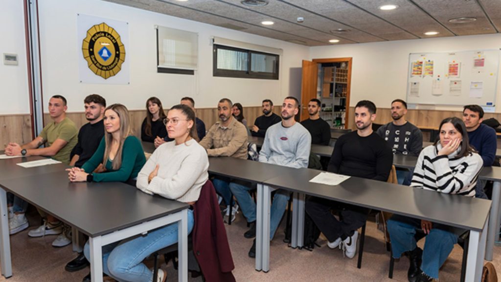 Sant Boi mou fitxa arriben nous agents per reforçar la seguretat