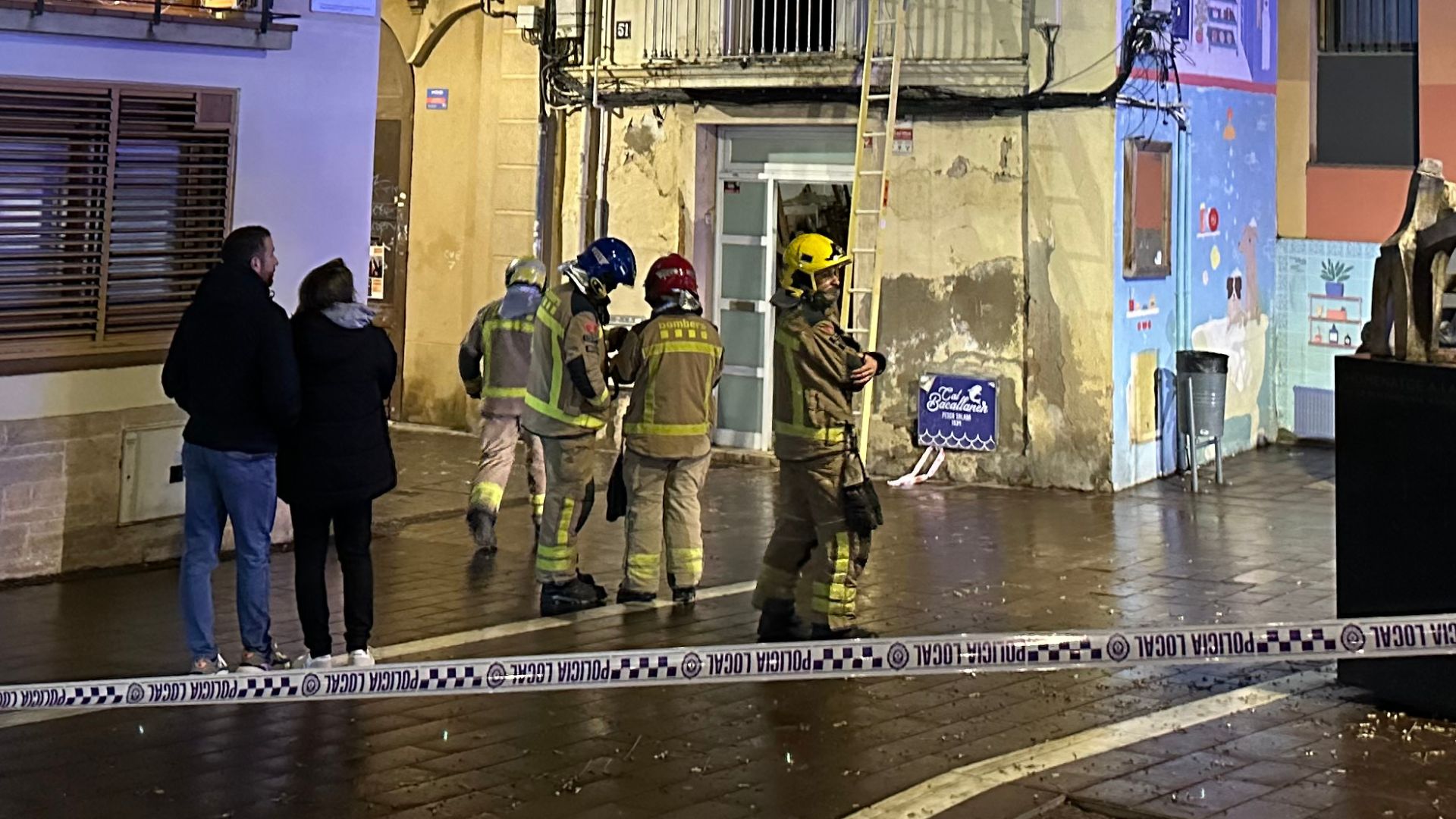 Ensurt majúscul a Sant Boi s’esfondra el sostre d’un edifici al barri centre