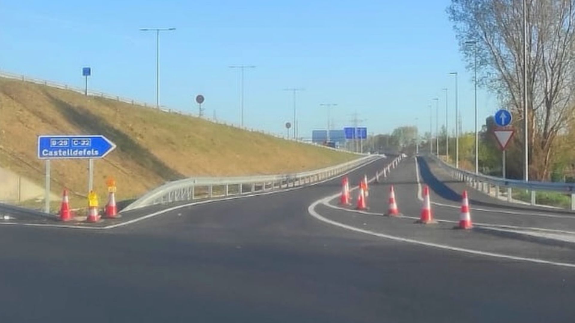 Ja operativa la nova sortida de la rotonda el·líptica de la B-25 de Sant Boi cap a Castelldefels