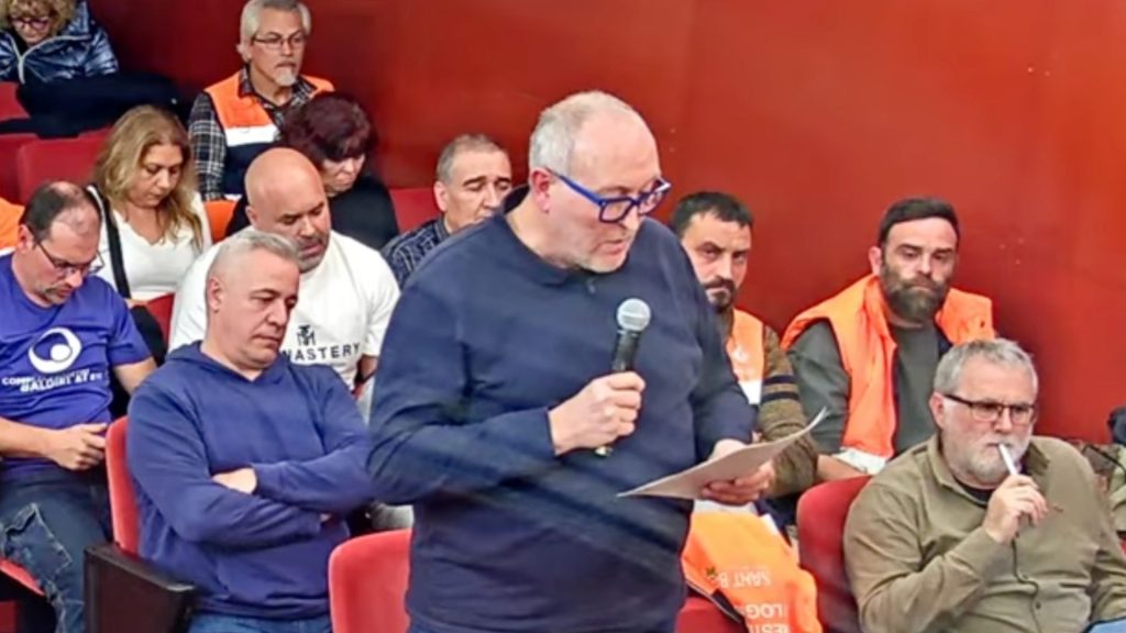 L’Ajuntament de Sant Boi obre la porta a negociar millores per a les brigades municipals, que porten el conflicte al ple 
