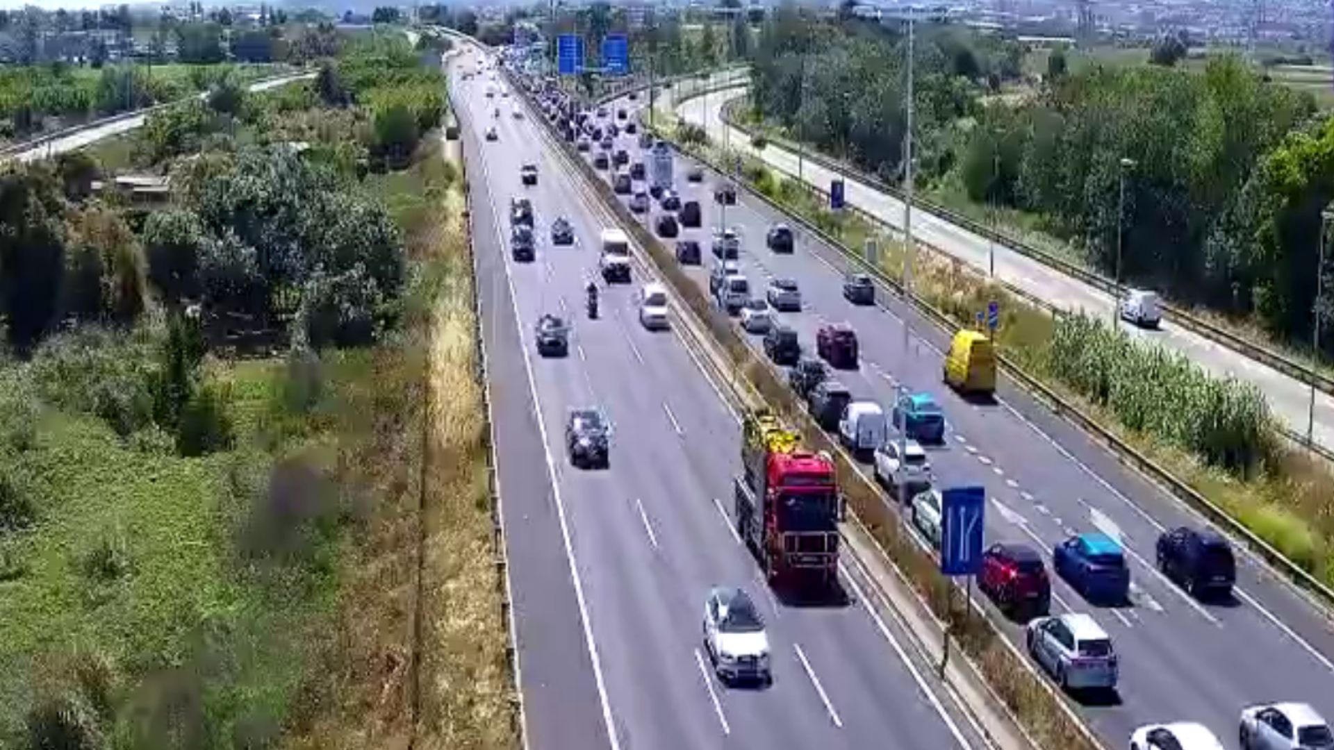 Accident a la C-32 un carril tallat col·lapsa la circulació entre Sant Boi i El Prat