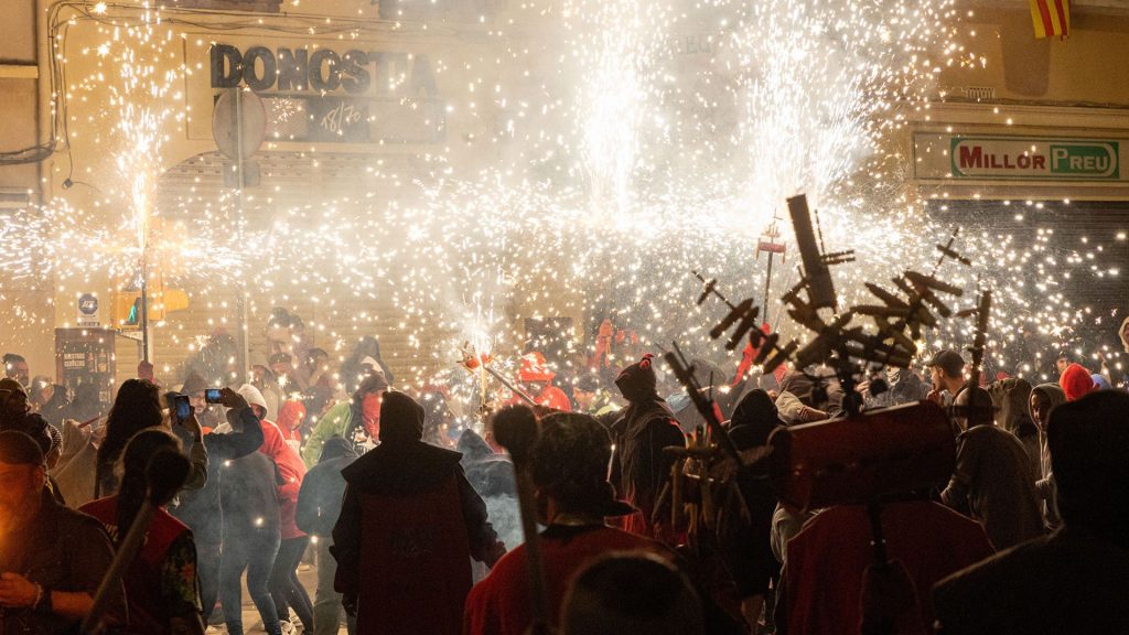 Llums i ombres d’una Festa Major que continua fent créixer Sant Boi
