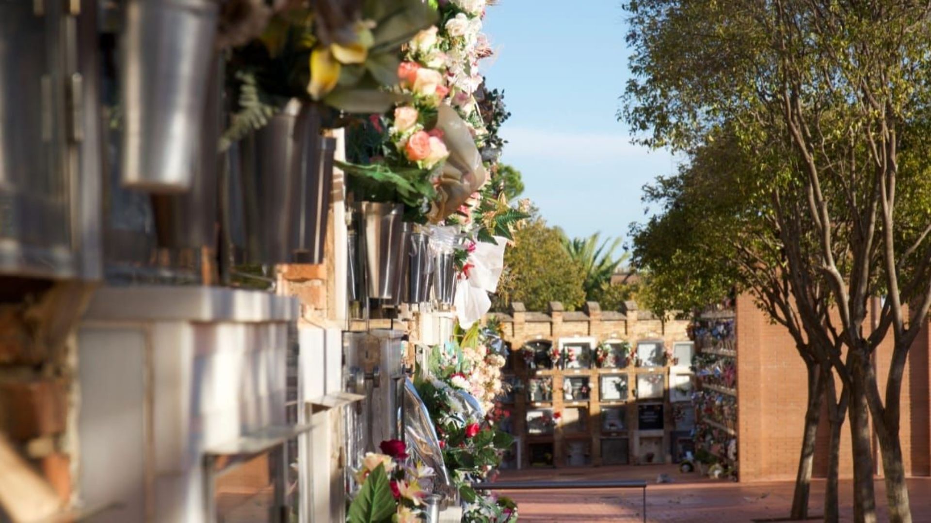 Sant Boi homenatja les més de 2.000 víctimes del psiquiàtric enterrades a la fossa comuna del cementiri durant la Guerra Civil