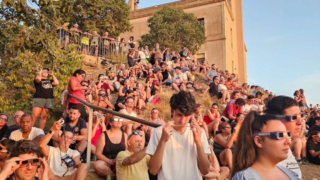 L’eclipsi com mai l’havies vist a Sant Boi les fotografies més impactants des de Sant Ramon