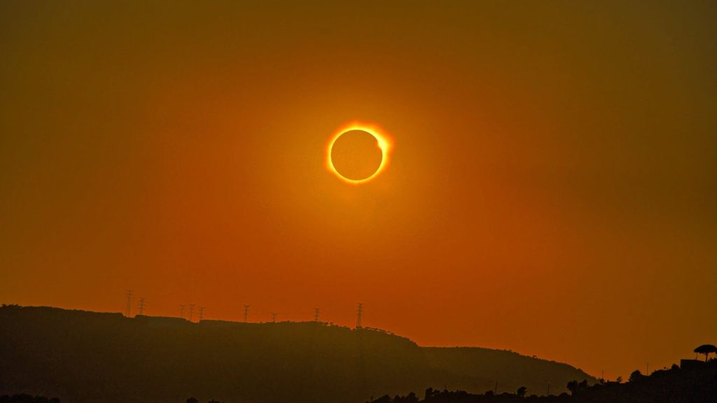 L’eclipsi com mai l’havies vist a Sant Boi les fotografies més impactants des de Sant Ramon 