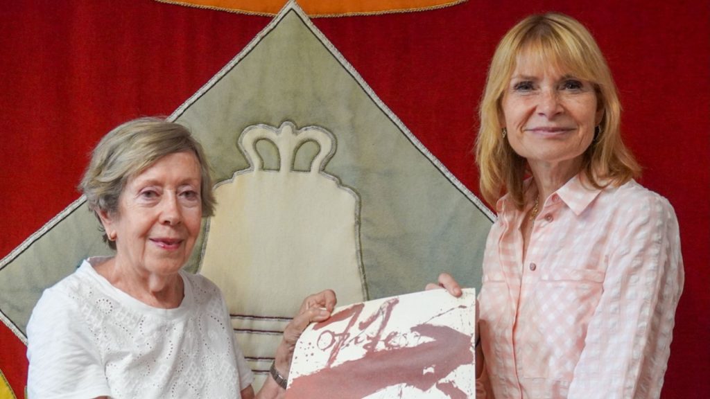 Més de mig segle amb la bata blanca Sant Boi homenatja la família de la Farmàcia Capell 