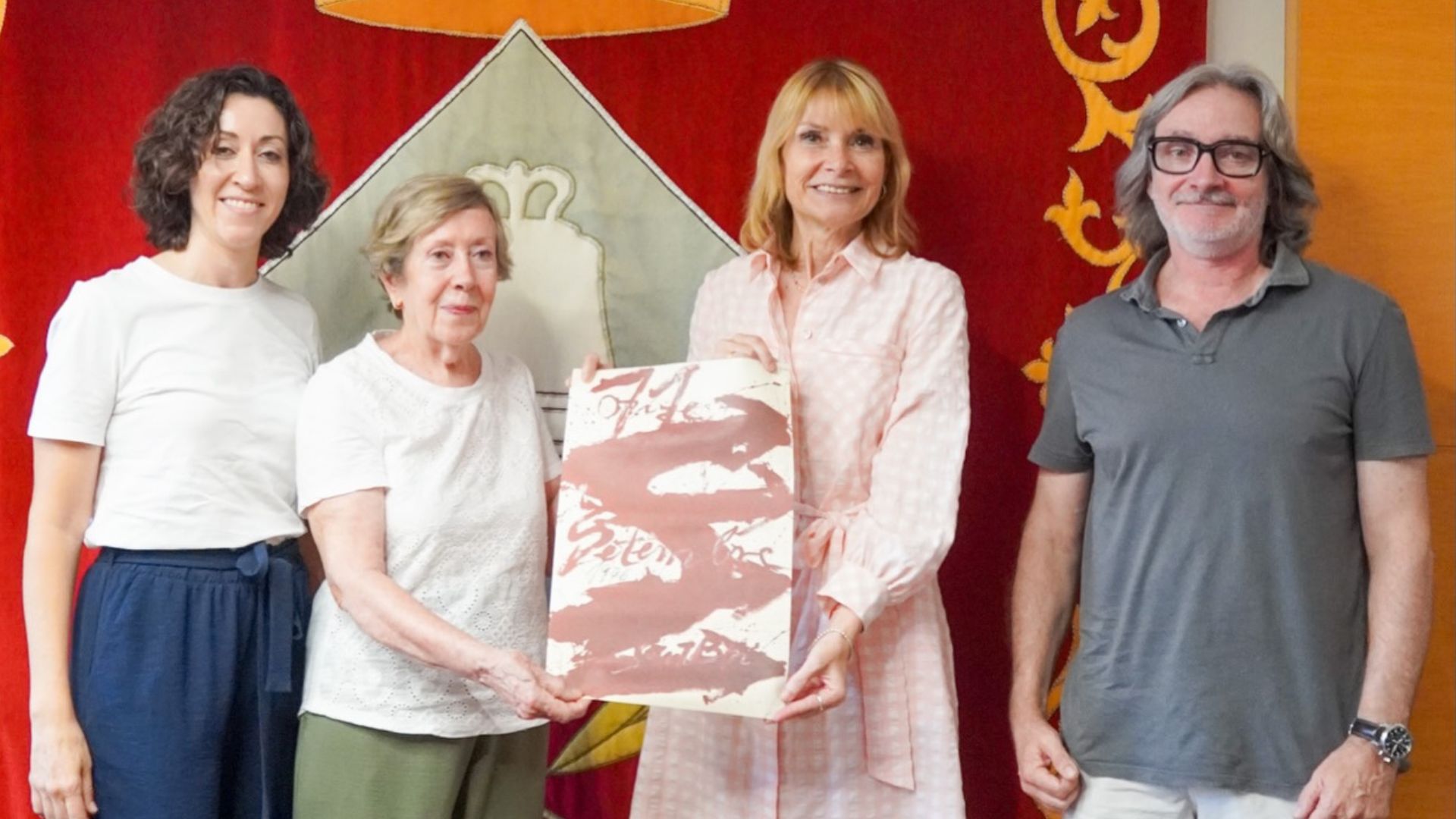 Més de mig segle amb la bata blanca Sant Boi homenatja la família de la Farmàcia Capell