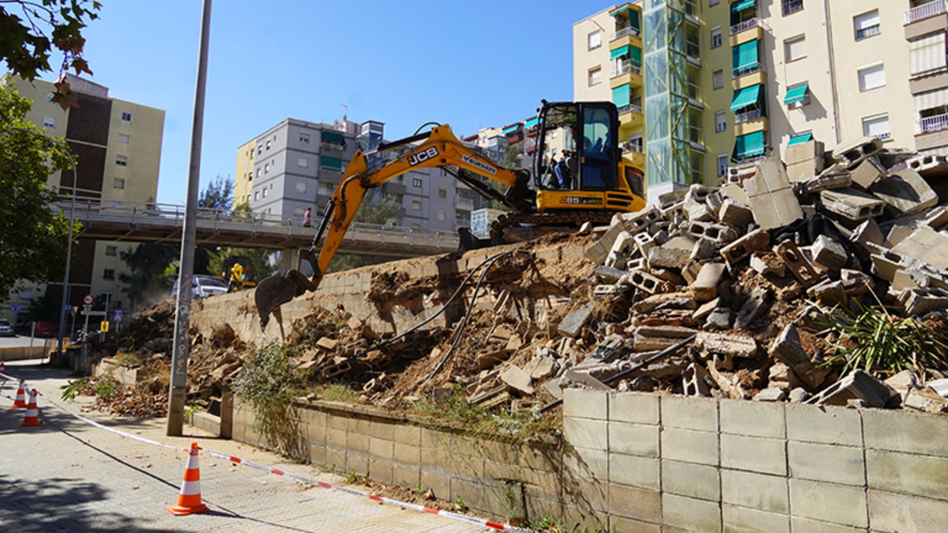 Comencen les obres del mur de la Coope una reforma d’1,5 milions per millorar l’accés al barri