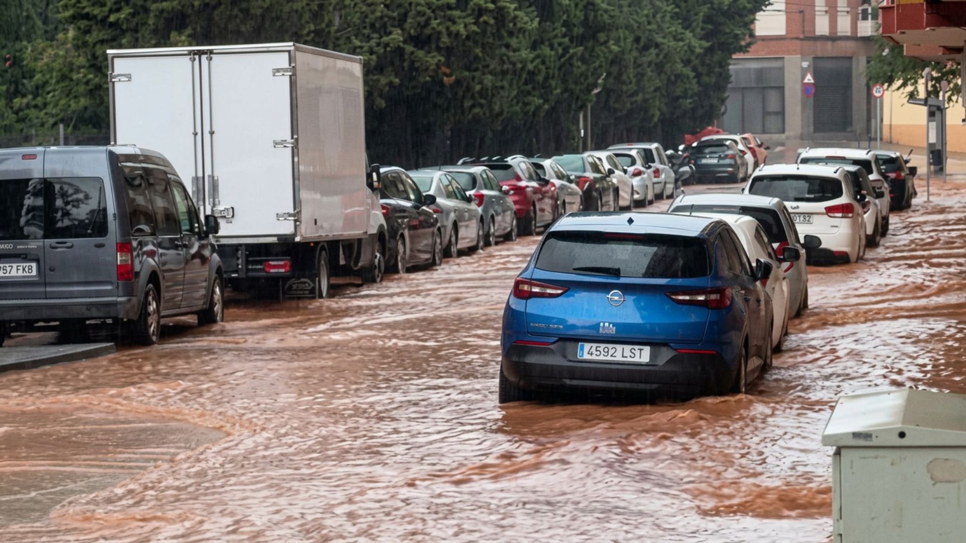 Les fortes pluges obliguen a tallar diversos accessos a Sant Boi crida a no sortir al carrer