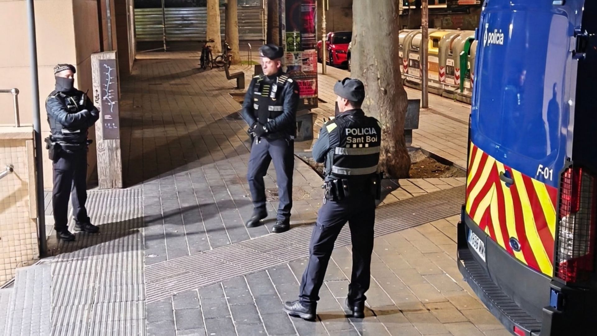 Dispositiu policial a l’estació de Sant Boi arran dels aldarulls de Barcelona