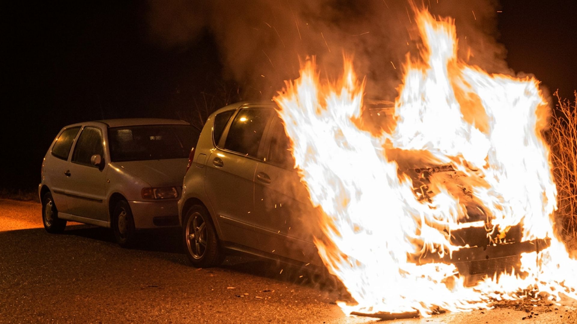 Ensurt a Sant Boi quatre cotxes aparcats acaben cremats en un incendi al barri de Marianao